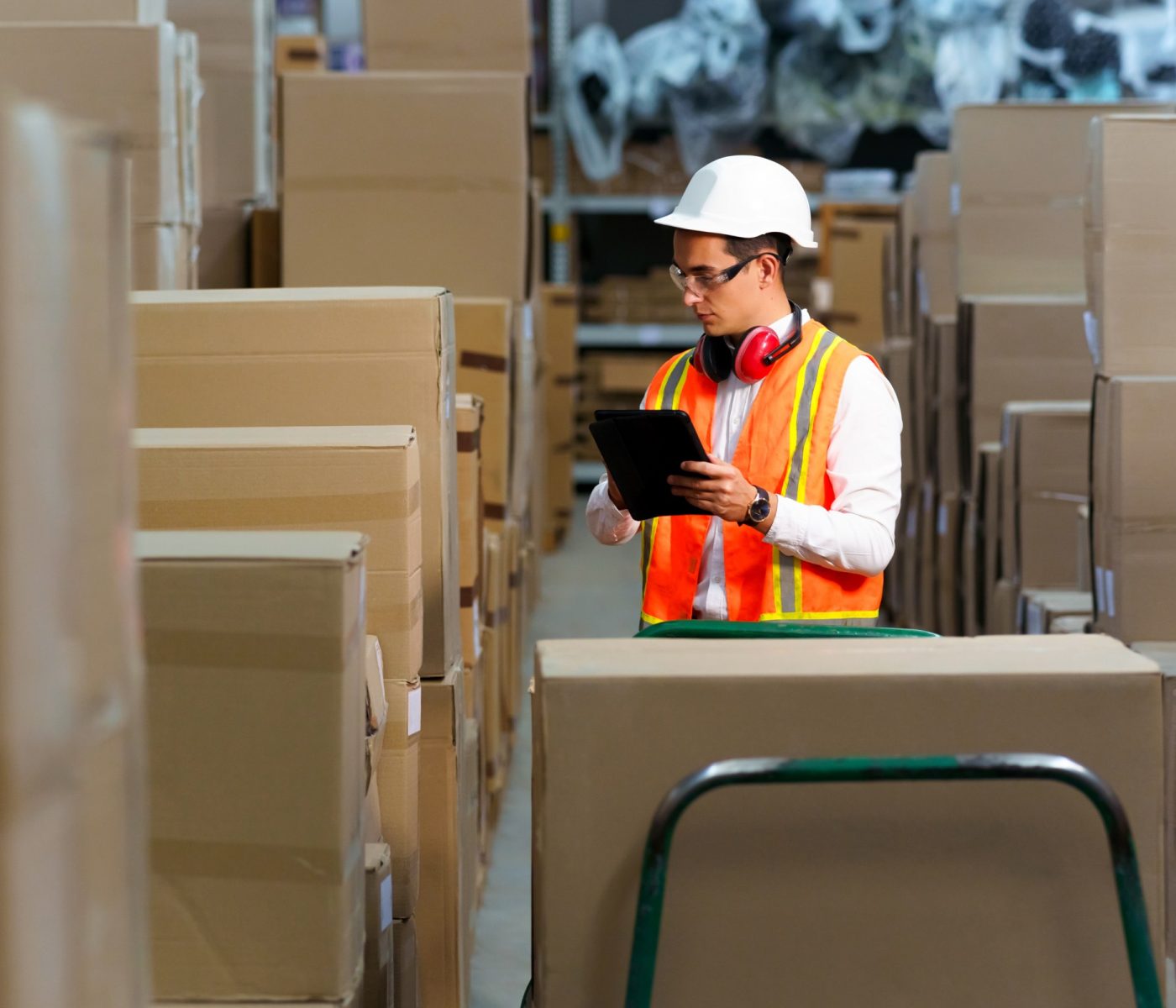 employee-of-a-logistics-warehouse-conducts-an-inve-2022-01-20-15-49-32-utc